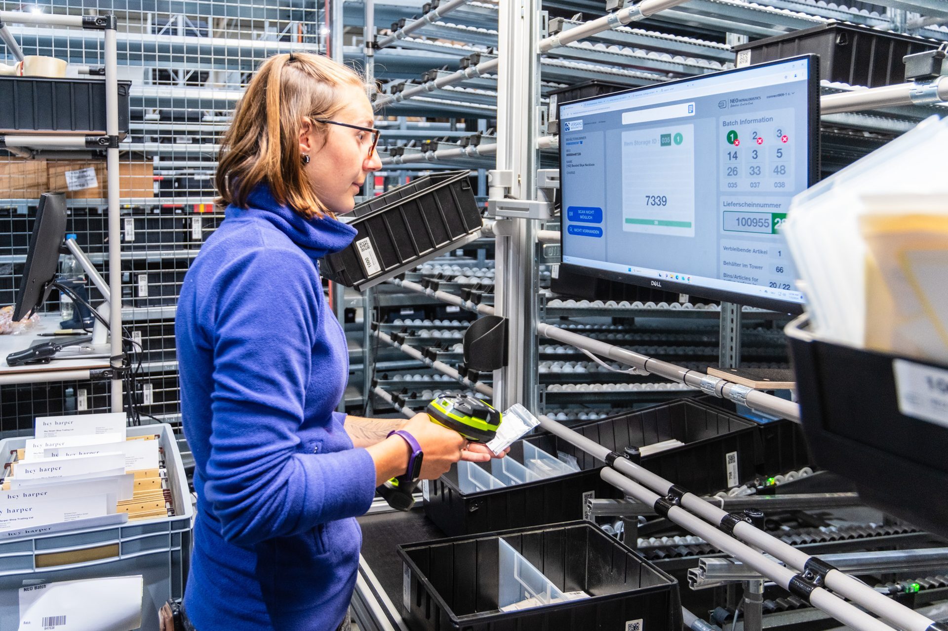 Conrad-Operator beim Scannen am Dashboard