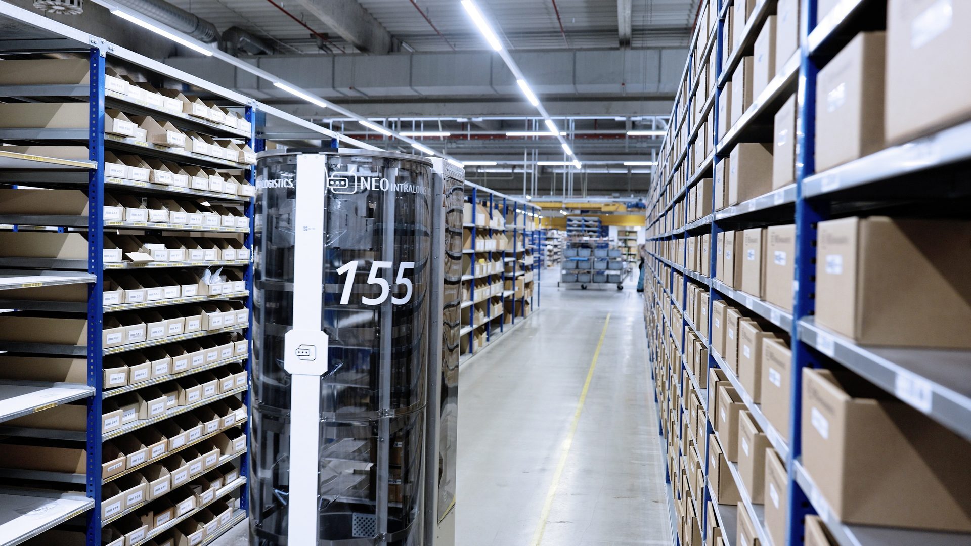TORU robot navigating mixed shelving types in existing warehouse - infrastructure stays unchanged