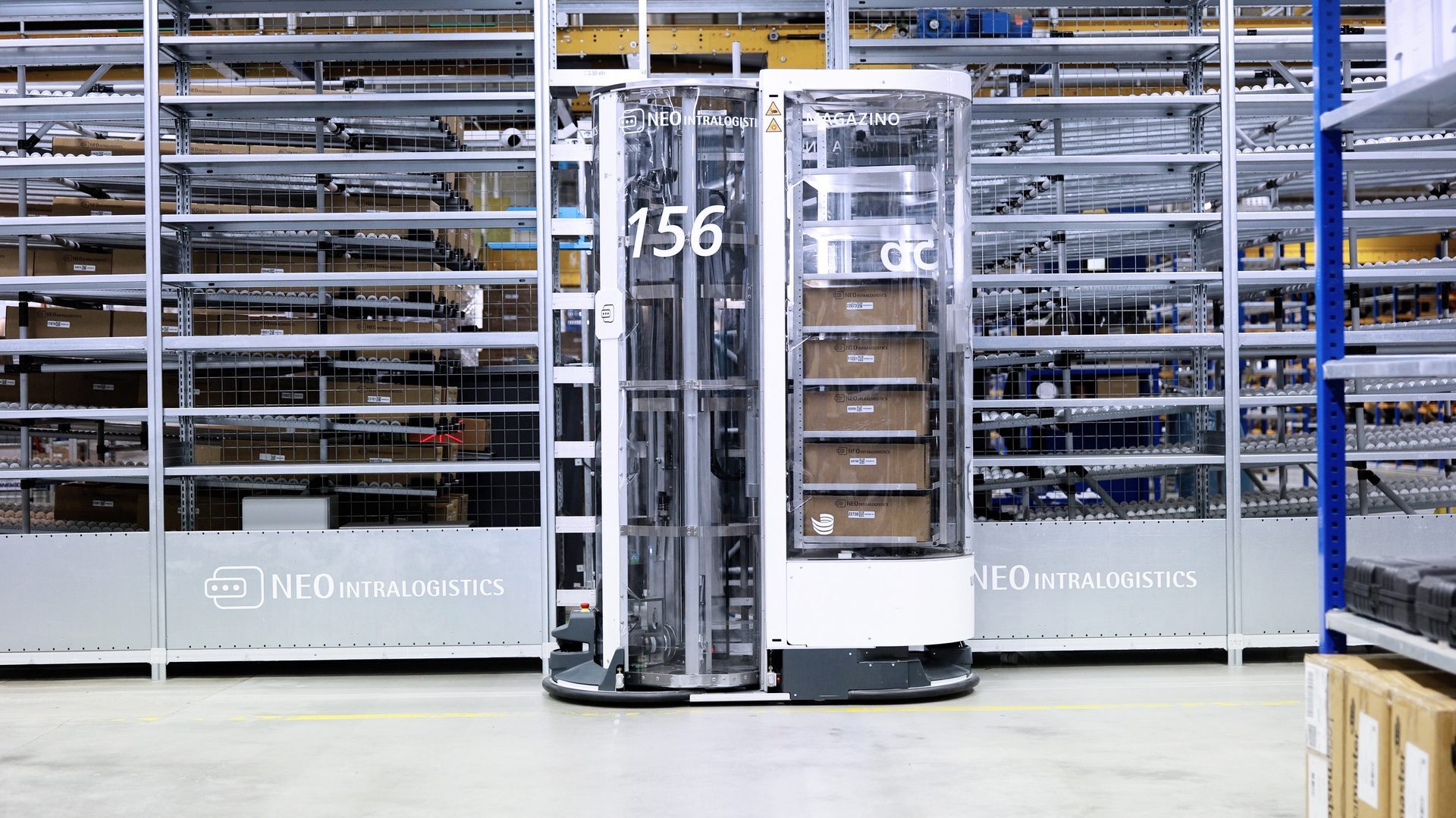 TORU transportiert Behälter — Detailansicht